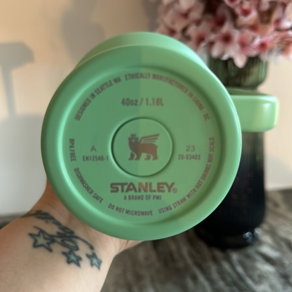 40oz Stanley - Picture 4 of 4
